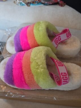 UGG Yeah Fluff Rainbow Slide Slippers in Pink,Purple,Orange,Lime. Like New Sz 9